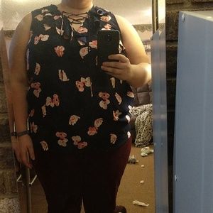 Sleeveless floral tie-front blouse 3x